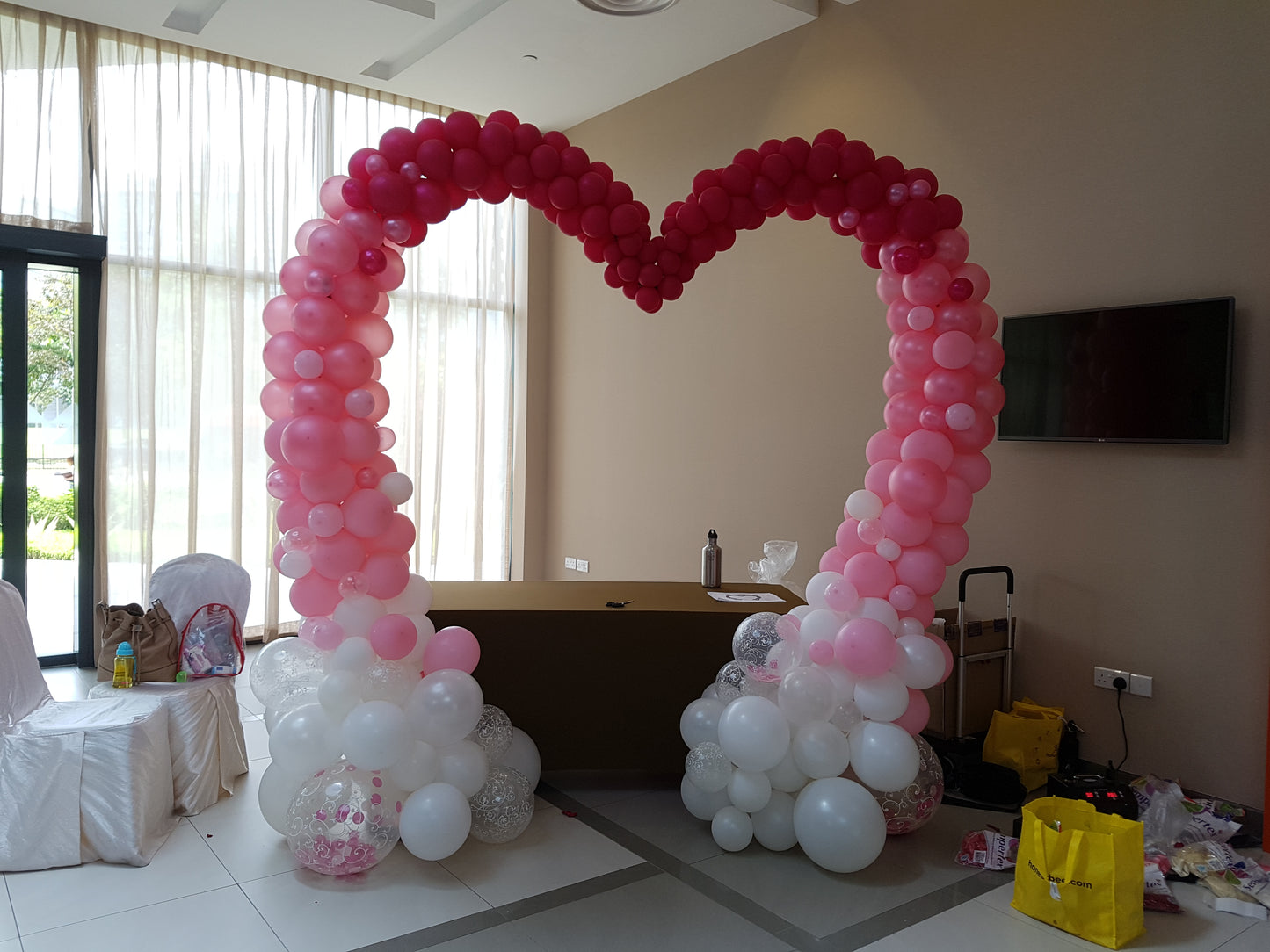 Heart Shape Balloon Arch
