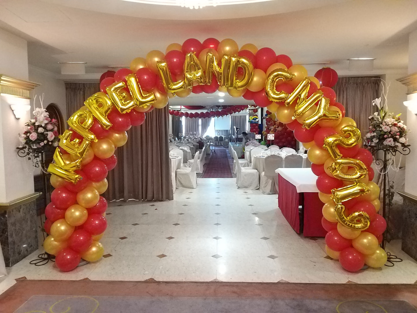 Balloon Arch with Letter foil