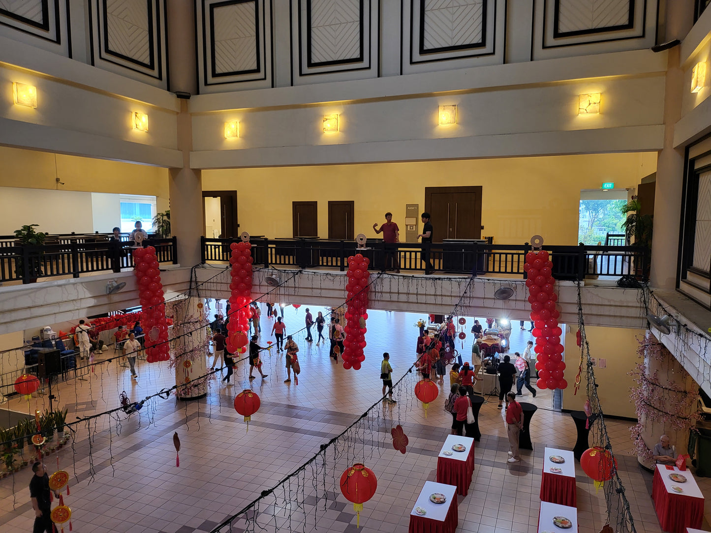 Fire Cracker Balloon Mechanism For CNY