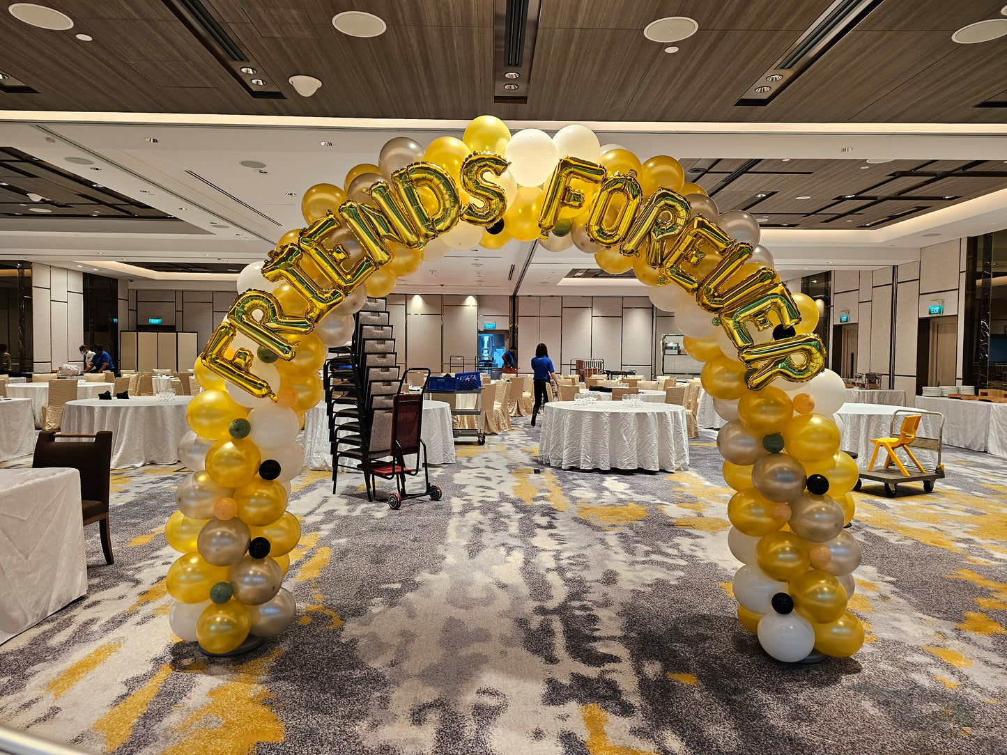 Balloon Arch with Letter foil