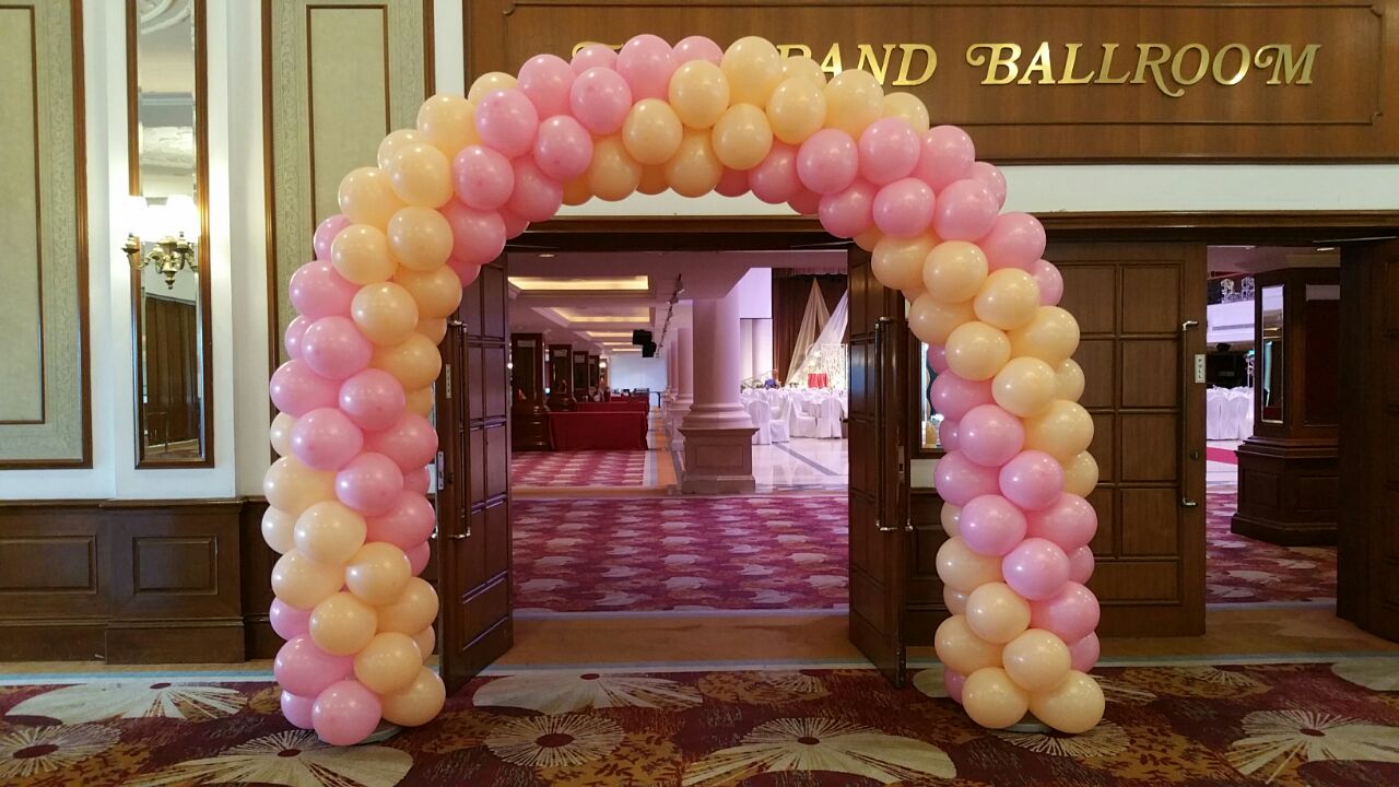 Spiral Balloon Arch