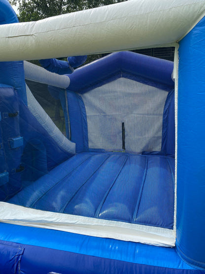 Frozen House Bouncy Castle - photo 6