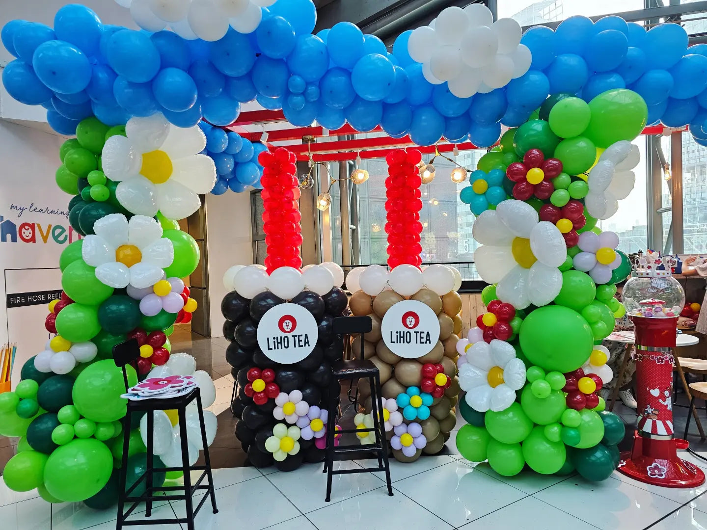 Retail Mall Balloon Decorations