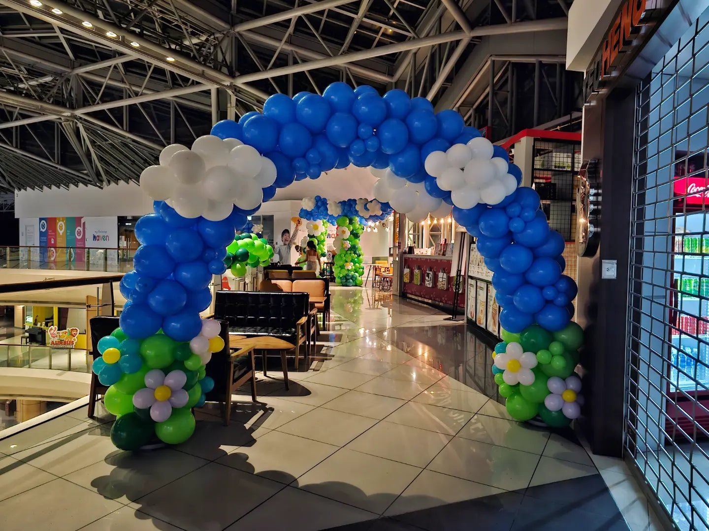 Retail Mall Balloon Decorations