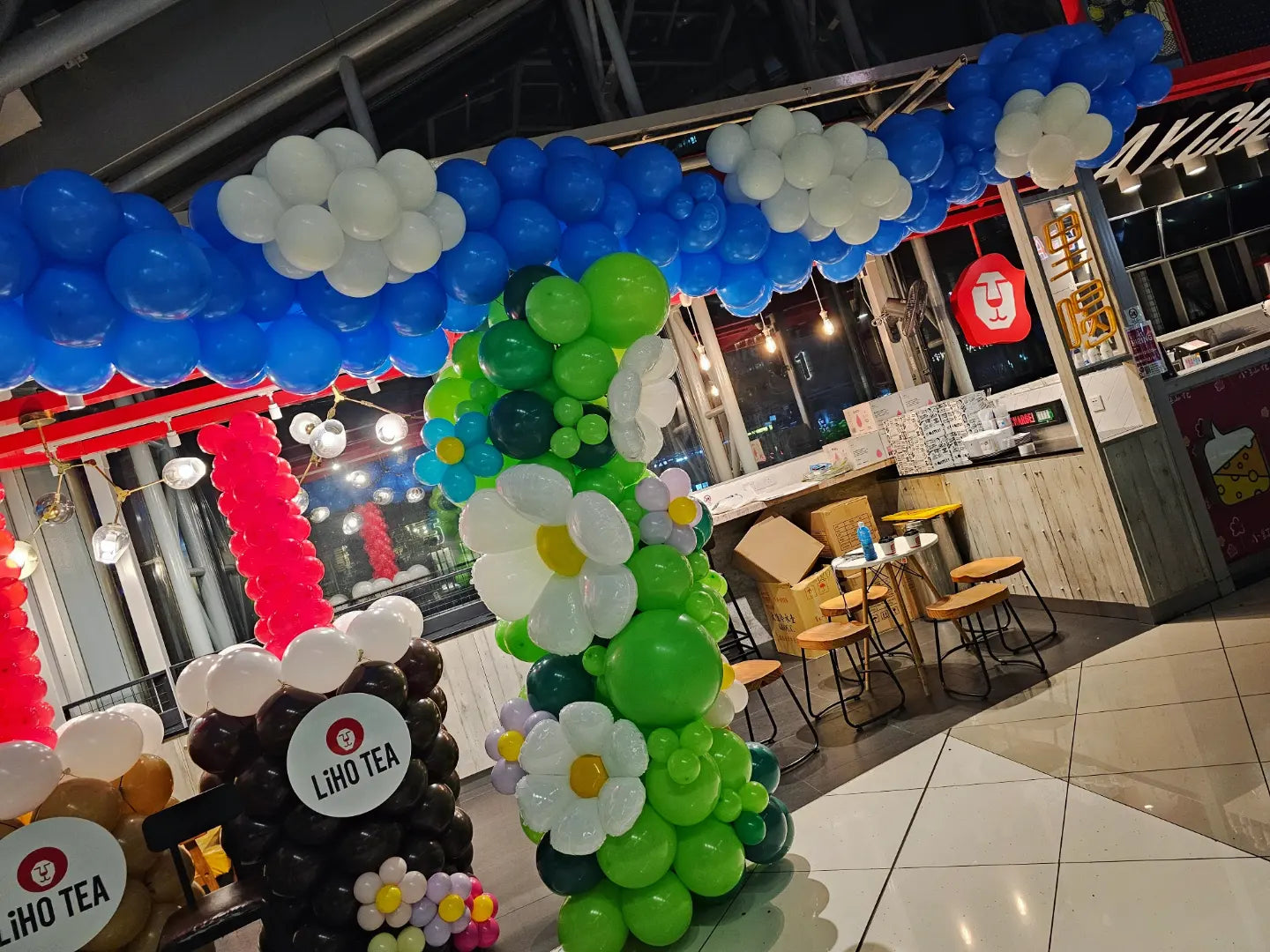 Retail Mall Balloon Decorations