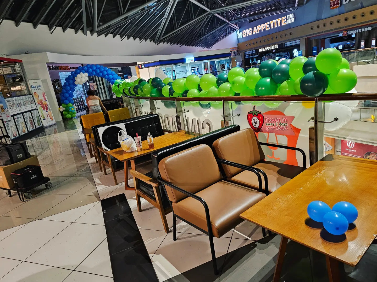 Retail Mall Balloon Decorations