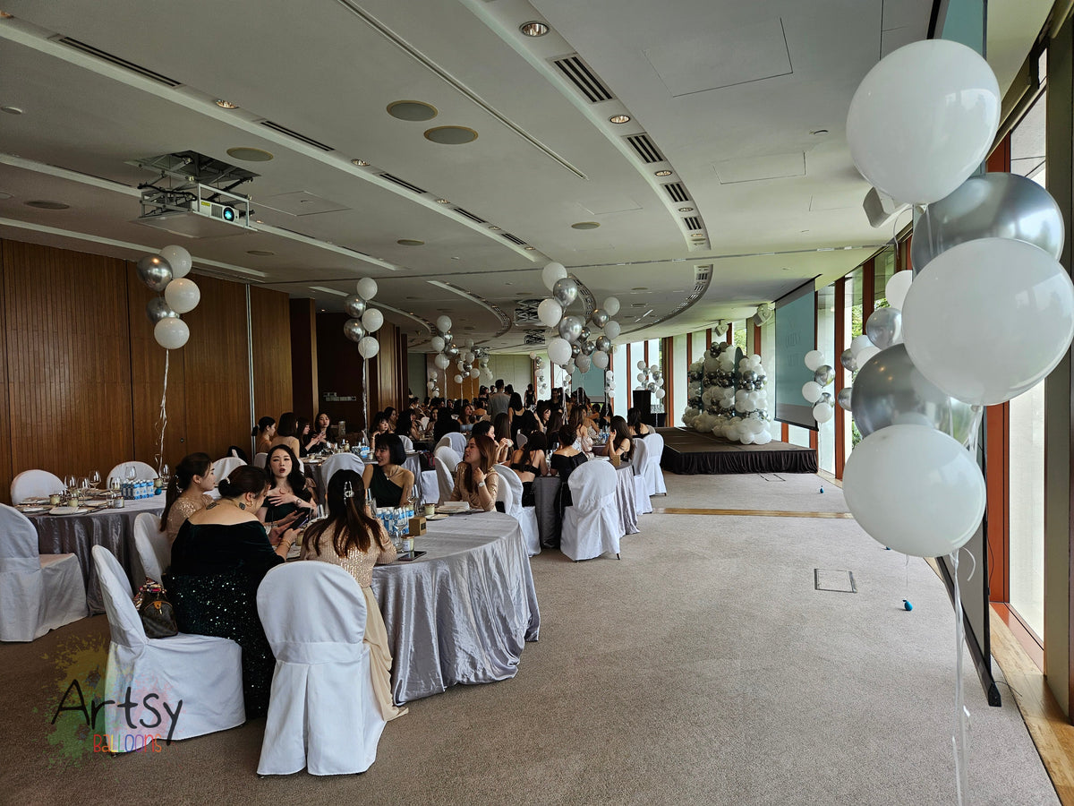 Helium balloon bouquet with weight