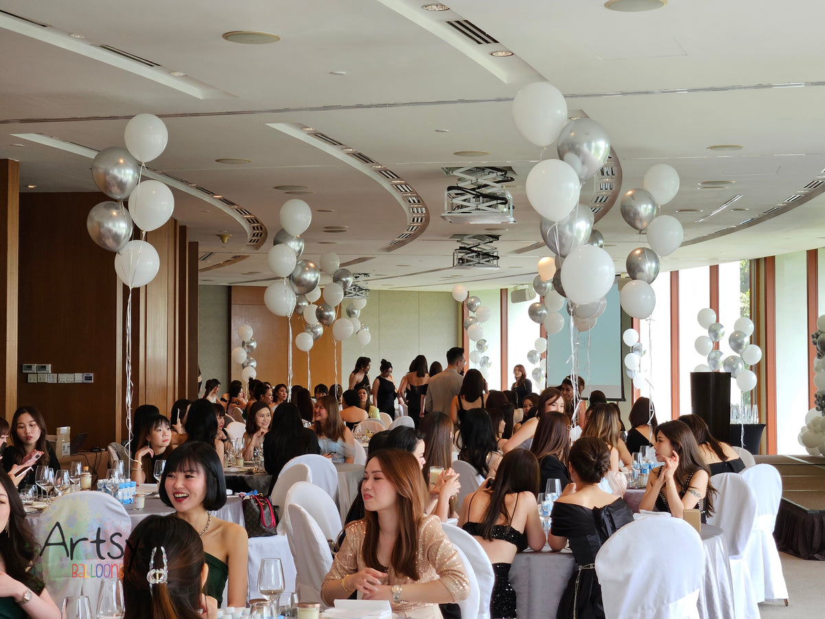 Helium balloon bundle with ribbons