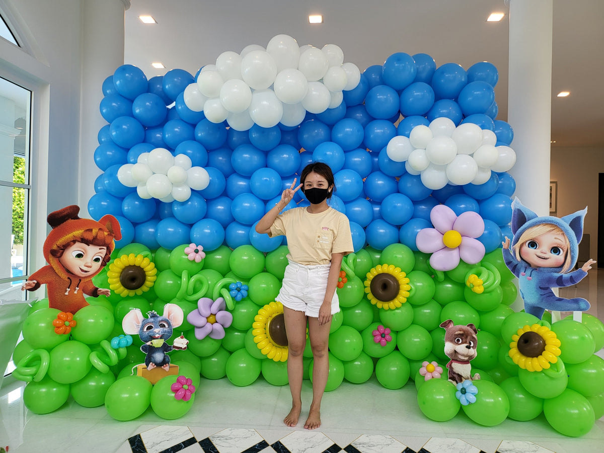 Full balloon backdrop with sky, clouds, grass and balloon flowers by BalloonClub Singapore