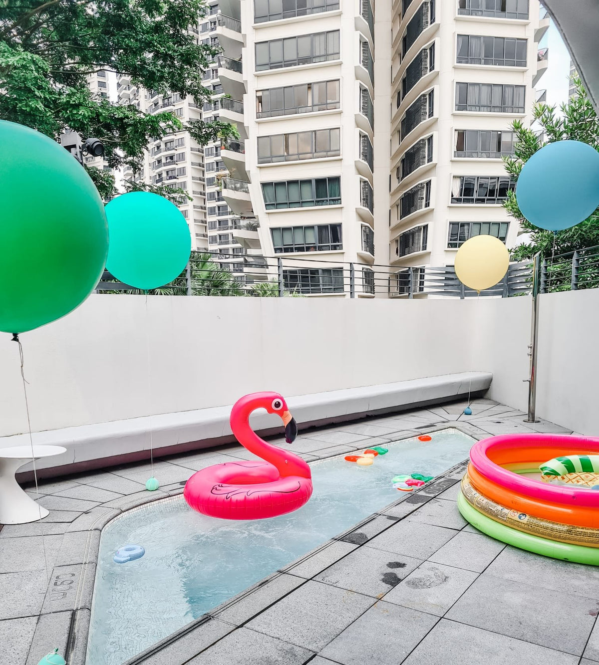 Jumbo 36 inch helium balloon in a solid colour, BalloonClub Singapore