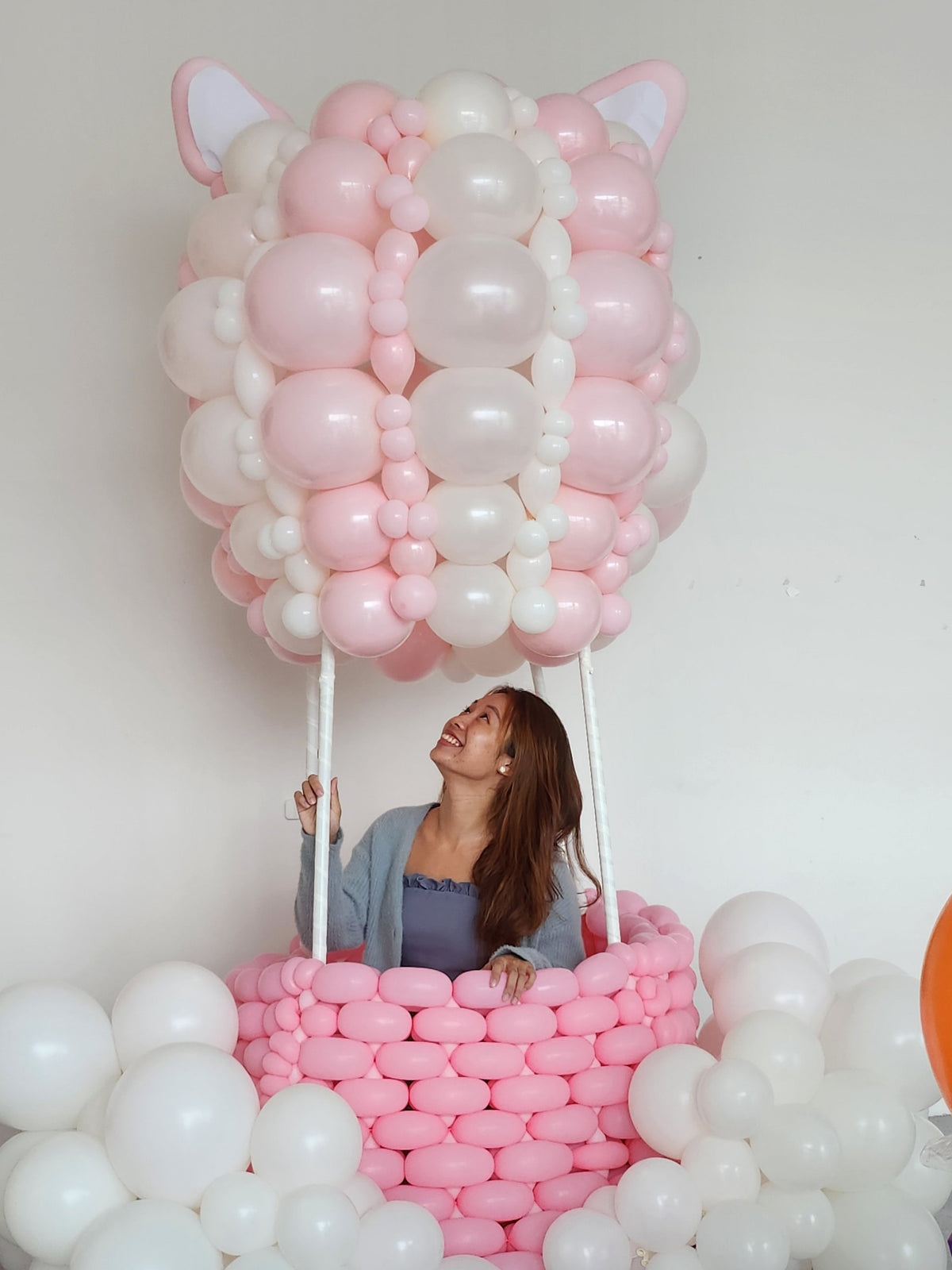 Mini balloon hot air balloon photo spot for toddlers and kids birthday party Singapore