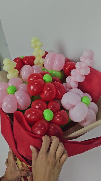 Paper Wrapped Balloon Bouquet - video 4
