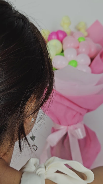Paper Wrapped Balloon Bouquet - video 2