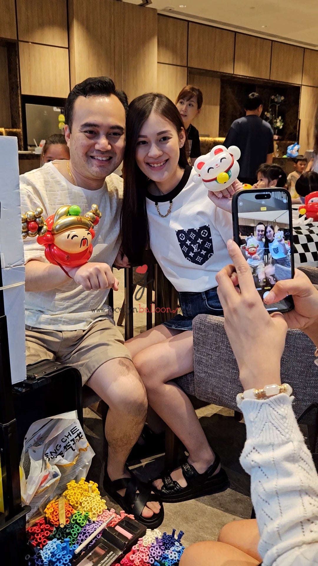 White Fortune Cat (Manekineko) Balloon Sculpture *Real Bell*