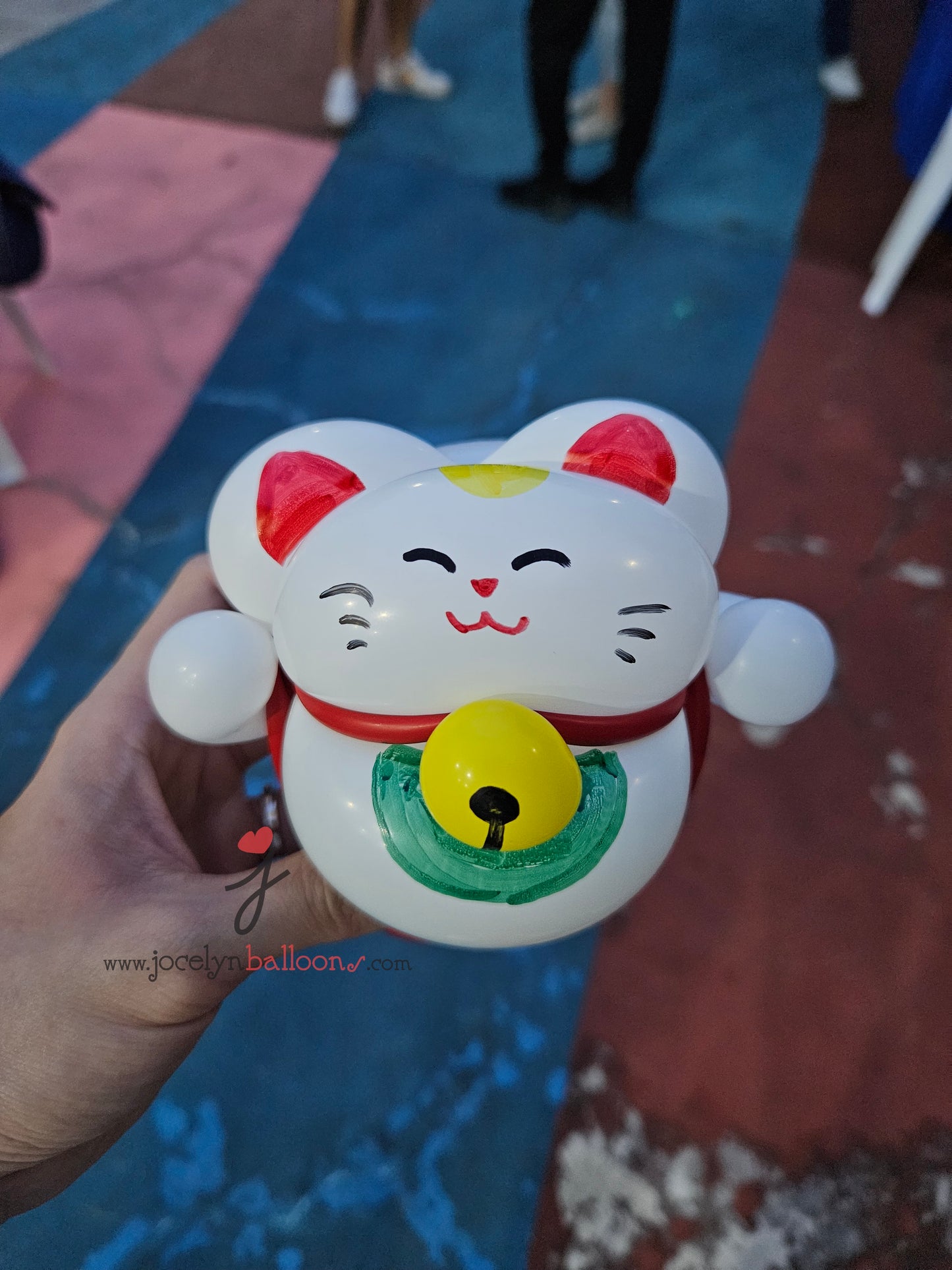 White Fortune Cat (Manekineko) Balloon Sculpture *Real Bell*