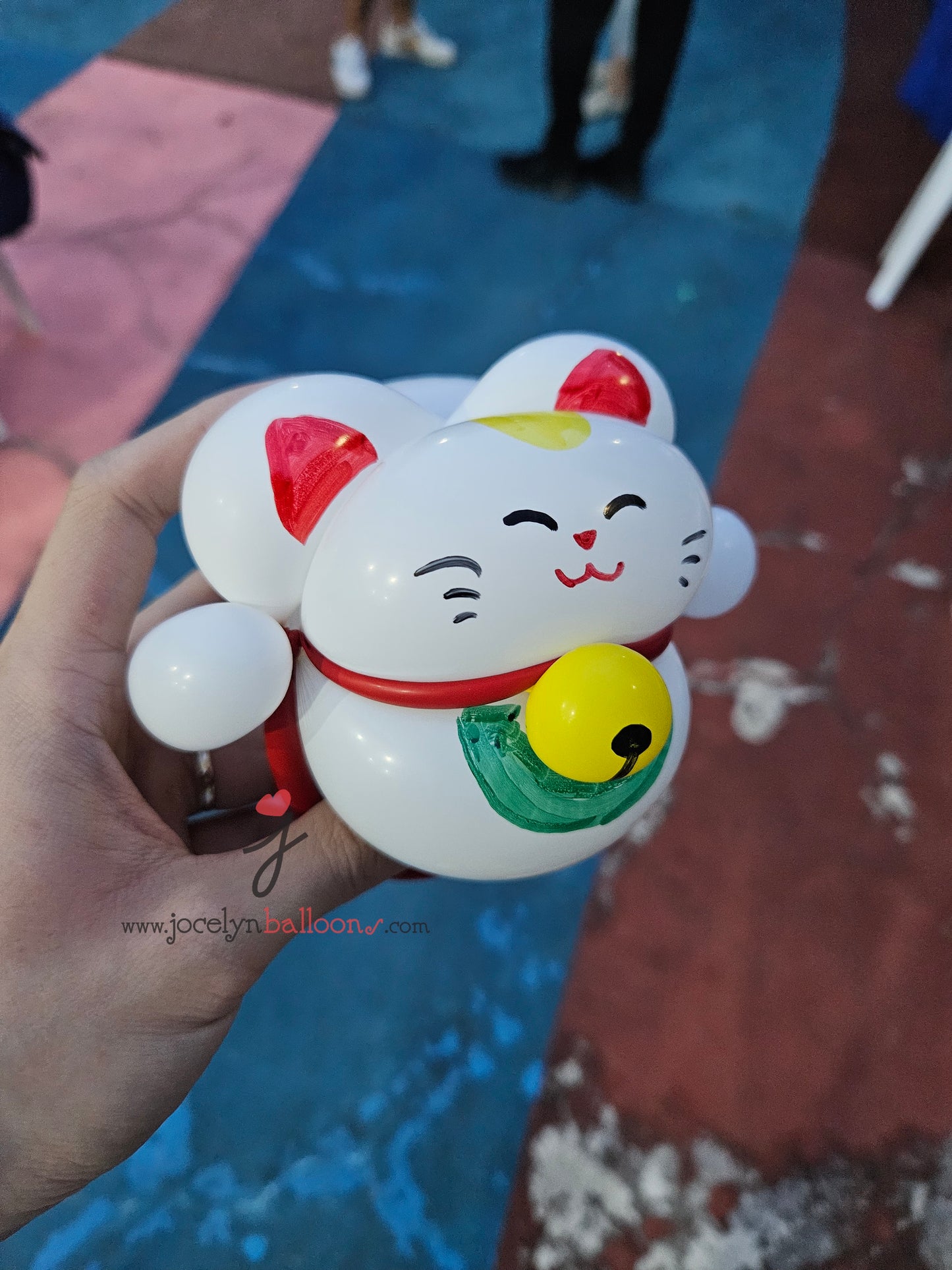 White Fortune Cat (Manekineko) Balloon Sculpture *Real Bell*